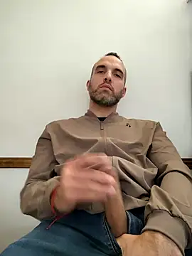 Snapshot of leon3875 chatting on 09/08/25, 03:22 leon3875 online show from 09/08/25, 03:22