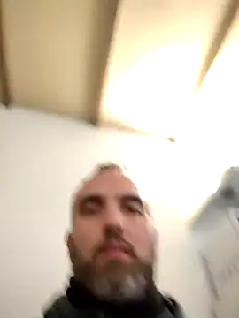 Snapshot of leon3875 chatting on 10/01/25, 03:27 leon3875 online show from 10/01/25, 03:27