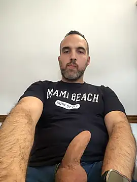 Snapshot of leon3875 chatting on 11/25/25, 03:34 leon3875 online show from 11/25/25, 03:34