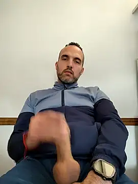 Snapshot of leon3875 chatting on 11/19/25, 03:34 leon3875 online show from 11/19/25, 03:34