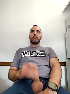 Snapshot of leon3875 chatting on 11/26/25, 03:34 leon3875 online show from 11/26/25, 03:34