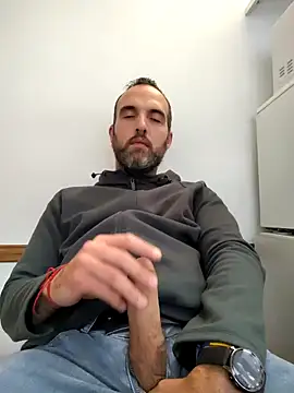 Snapshot of leon3875 chatting on 03/11/25, 03:23 leon3875 online show from 03/11/25, 03:23