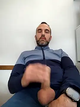 Snapshot of leon3875 chatting on 12/02/25, 03:25 leon3875 online show from 12/02/25, 03:25