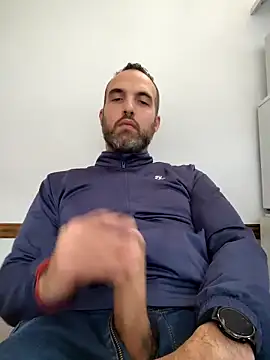 Snapshot of leon3875 chatting on 09/22/25, 03:29 leon3875 online show from 09/22/25, 03:29