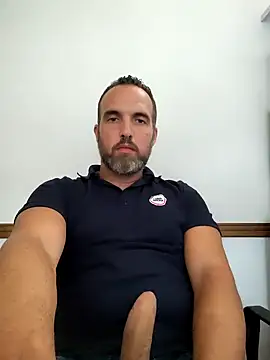 Snapshot of leon3875 chatting on 02/03/26, 03:28 leon3875 online show from 02/03/26, 03:28