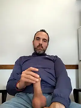 Snapshot of leon3875 chatting on 11/06/25, 03:27 leon3875 online show from 11/06/25, 03:27