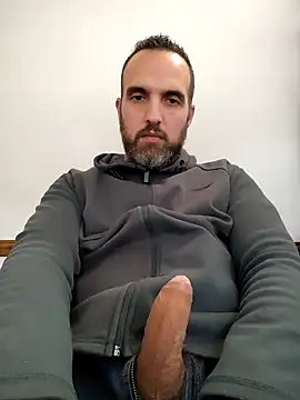 Snapshot of leon3875 chatting on 10/03/25, 03:46 leon3875 online show from 10/03/25, 03:46