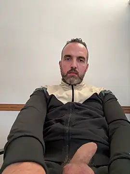 Snapshot of leon3875 chatting on 03/26/26, 03:32 leon3875 online show from 03/26/26, 03:32