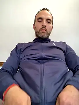 Snapshot of leon3875 chatting on 10/21/25, 03:33 leon3875 online show from 10/21/25, 03:33