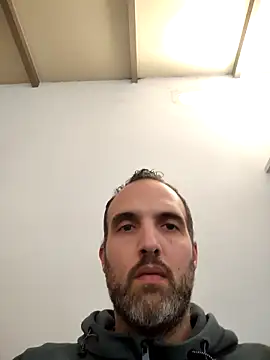 Snapshot of leon3875 chatting on 10/29/25, 03:33 leon3875 online show from 10/29/25, 03:33