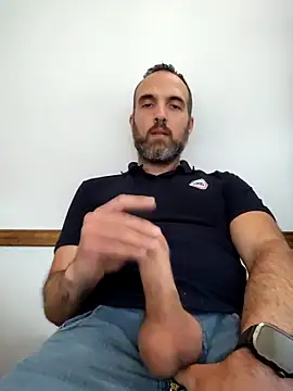 Snapshot of leon3875 chatting on 12/17/25, 03:17 leon3875 online show from 12/17/25, 03:17