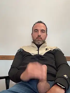 Snapshot of leon3875 chatting on 02/24/26, 03:24 leon3875 online show from 02/24/26, 03:24