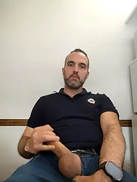 Snapshot of leon3875 chatting on 11/28/25, 03:23 leon3875 online show from 11/28/25, 03:23