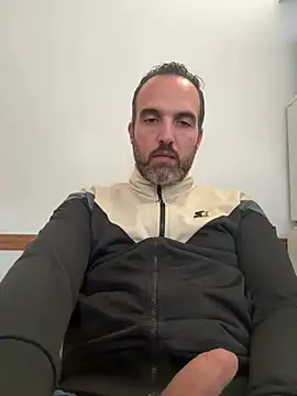 Snapshot of leon3875 chatting on 02/25/26, 03:34 leon3875 online show from 02/25/26, 03:34