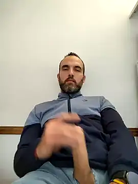 Snapshot of leon3875 chatting on 03/12/25, 03:29 leon3875 online show from 03/12/25, 03:29