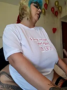 Snapshot of Escarlate4you_ chatting on 02/13/26, 10:04 Escarlate4you online show from 02/13/26, 10:04