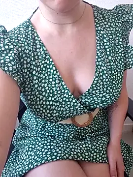 PetiteBrunette4 online show from 05/26/26, 02:37