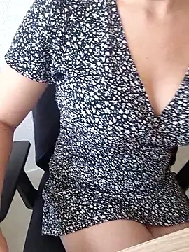 PetiteBrunette4 online show from 05/29/26, 09:15