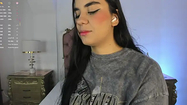 Mara Betancurt online show from 12/19/25, 04:05