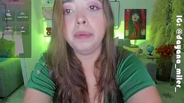 Snapshot of _dayana_miler chatting on 03/19/25, 12:04 dayana miler online show from 03/19/25, 12:04