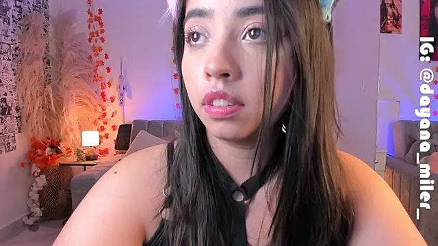 Snapshot of _dayana_miler chatting on 01/03/25, 02:32 dayana miler online show from 01/03/25, 02:32