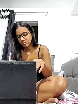 Bella Anjoss online show from 04/16/26, 01:28