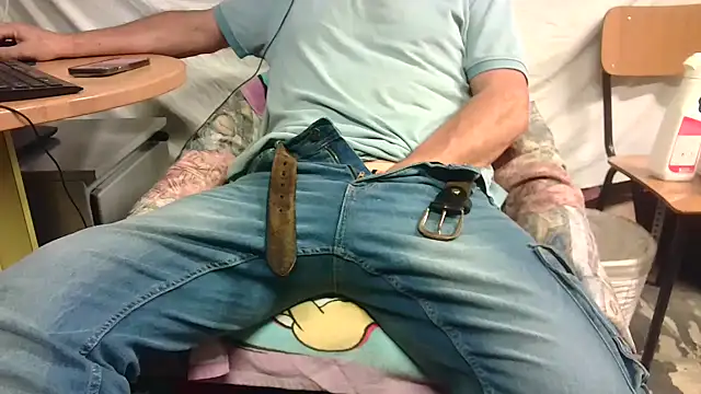 Snapshot of Giulio35_Pika chatting on 09/19/25, 03:27 Giulio35 Pika online show from 09/19/25, 03:27