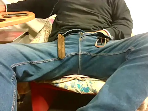 Snapshot of Giulio35_Pika chatting on 10/28/25, 04:17 Giulio35 Pika online show from 10/28/25, 04:17