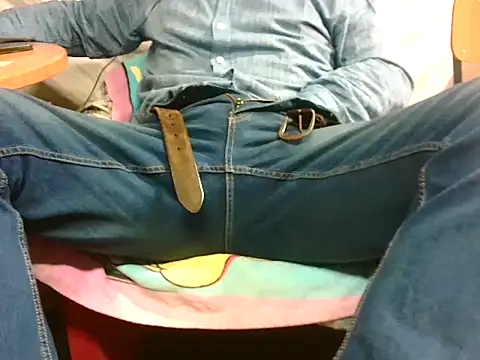 Snapshot of Giulio35_Pika chatting on 10/26/25, 02:06 Giulio35 Pika online show from 10/26/25, 02:06