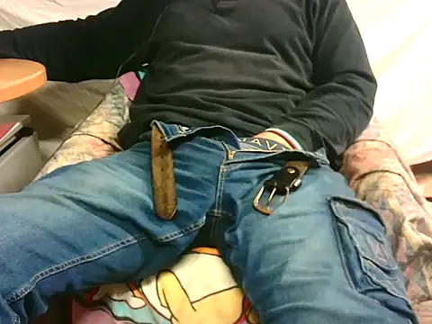 Snapshot of Giulio35_Pika chatting on 11/14/25, 04:21 Giulio35 Pika online show from 11/14/25, 04:21