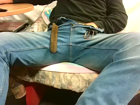 Snapshot of Giulio35_Pika chatting on 11/05/25, 05:27 Giulio35 Pika online show from 11/05/25, 05:27