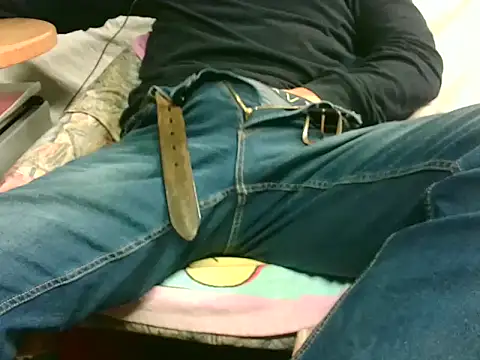 Snapshot of Giulio35_Pika chatting on 11/11/25, 04:13 Giulio35 Pika online show from 11/11/25, 04:13