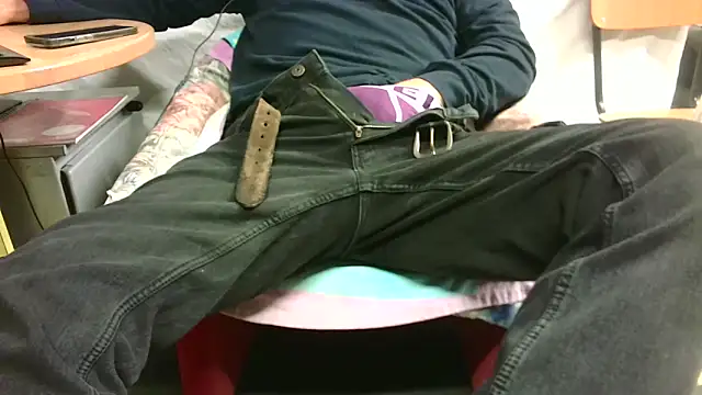 Snapshot of Giulio35_Pika chatting on 10/08/25, 08:09 Giulio35 Pika online show from 10/08/25, 08:09