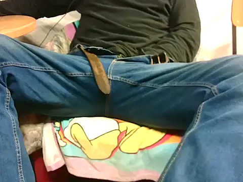 Snapshot of Giulio35_Pika chatting on 10/25/25, 04:33 Giulio35 Pika online show from 10/25/25, 04:33