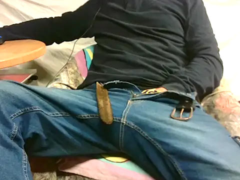 Snapshot of Giulio35_Pika chatting on 10/31/25, 06:10 Giulio35 Pika online show from 10/31/25, 06:10