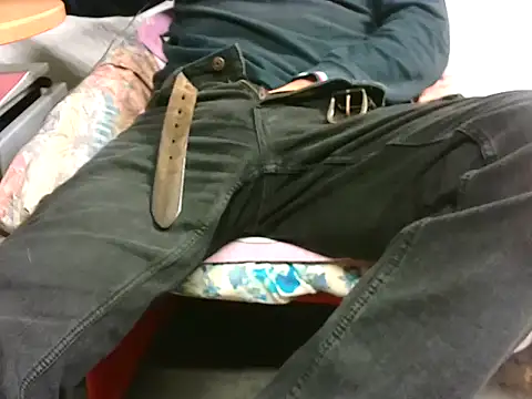 Snapshot of Giulio35_Pika chatting on 11/24/25, 04:40 Giulio35 Pika online show from 11/24/25, 04:40