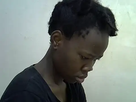 Snapshot of hey_its_andreana chatting on 10/31/25, 12:40 hey its andreana online show from 10/31/25, 12:40