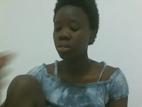 Snapshot of hey_its_andreana chatting on 06/07/26, 01:22 hey its andreana online show from 06/07/26, 01:22