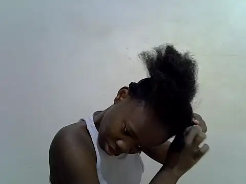 Snapshot of hey_its_andreana chatting on 10/21/25, 07:46 hey its andreana online show from 10/21/25, 07:46