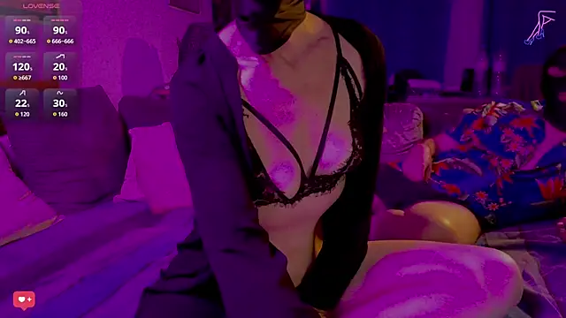 Snapshot of EroLogos chatting on 09/30/25, 06:58 EroLogos online show from 09/30/25, 06:58