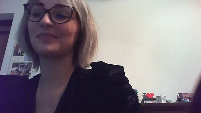 Snapshot of sexy_blondie92 chatting on 01/03/25, 11:44 sexy blondie92 online show from 01/03/25, 11:44