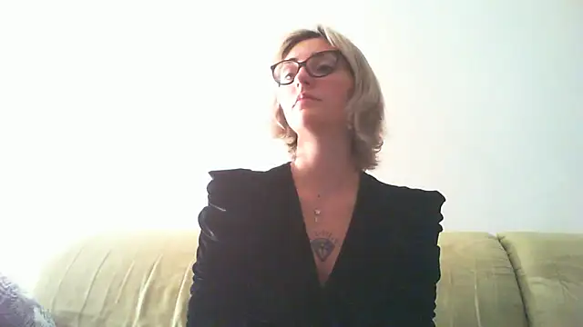 Snapshot of sexy_blondie92 chatting on 01/19/25, 11:00 sexy blondie92 online show from 01/19/25, 11:00