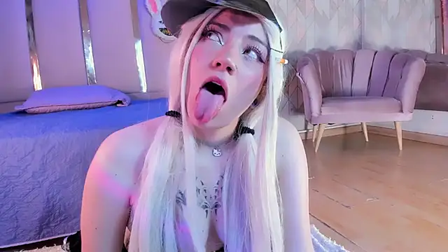 Broklinwhite  online show from 12/14/25, 03:06