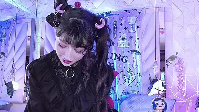 zephirahabney online show from 11/02/25, 02:55