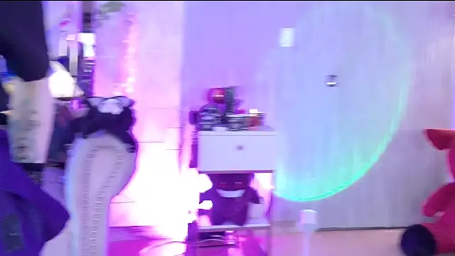 zephirahabney online show from 11/20/25, 02:51