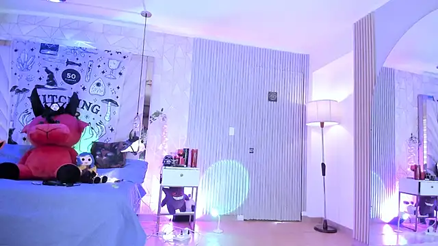 zephirahabney online show from 10/24/25, 02:38