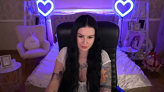 AmberDismond online show from 03/18/25, 05:01