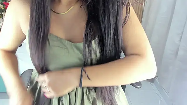 Lili 16 online show from 12/15/25, 11:05