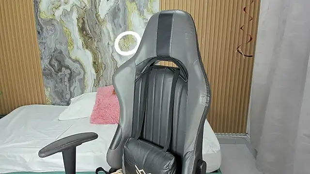 Lili 16 online show from 11/15/25, 11:03