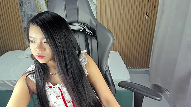 Lili 16 online show from 11/27/25, 11:10